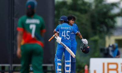 ১৯৬ রানের লক্ষ্যে শুরুতেই ৩ উইকেট নেই বাংলাদেশের