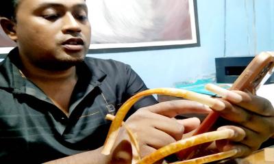 ফুলবাড়ীর অরুণ কুমারের বাম হাতের নখ ১৫ ইঞ্চি!