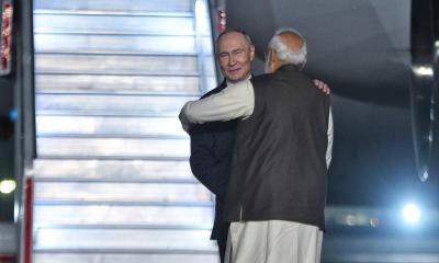 পুতিনকে জড়িয়ে ধরে স্বাগত জানালেন নরেন্দ্র মোদি