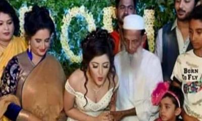 একা হয়ে গেলেন পরিমণি