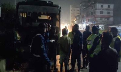 ফতুল্লায় বাসে আগুন