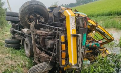 ঘোড়াঘাটে দাঁড়িয়ে থাকা ট্রাকে ধাক্কা, নিহত ২