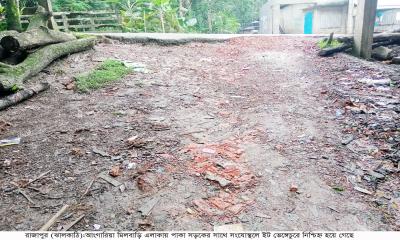 রাজাপুরে এক কিলোমিটার বেহাল সংযোগ সড়ক