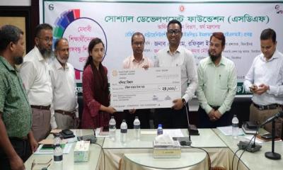 ঝিনাইদহে মেধাবী শিক্ষার্থীদের ‘বঙ্গবন্ধু শিক্ষাবৃত্তি’ প্রদান