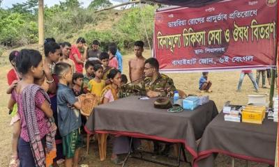 ডায়রিয়া চিকিৎসায় সেনাবাহিনীর মেডিকেল দল