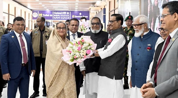 যুক্তরাষ্ট্র যুক্তরাজ্য সফর শেষে দেশে ফিরেছেন প্রধানমন্ত্রী