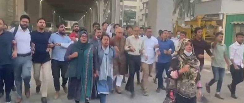 অবরোধের সমর্থনে শাহবাগে রিজভীর নেতৃত্বে ঝটিকা মিছিল